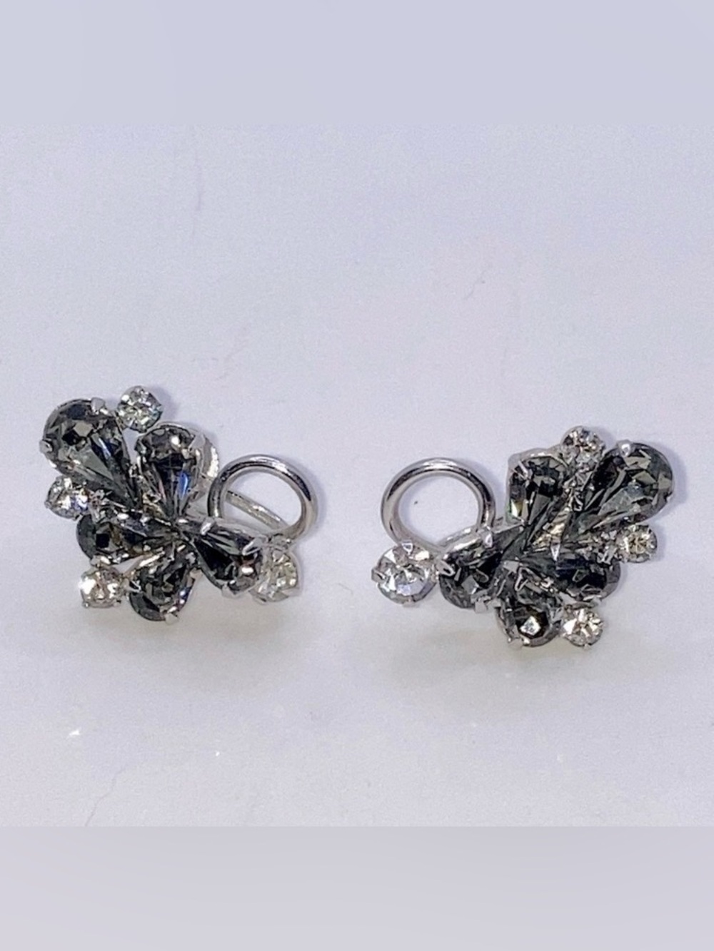 Vtg Sherman Grey & White Swarovski Crystal Screw Back Clip On Earrings 1” Signed